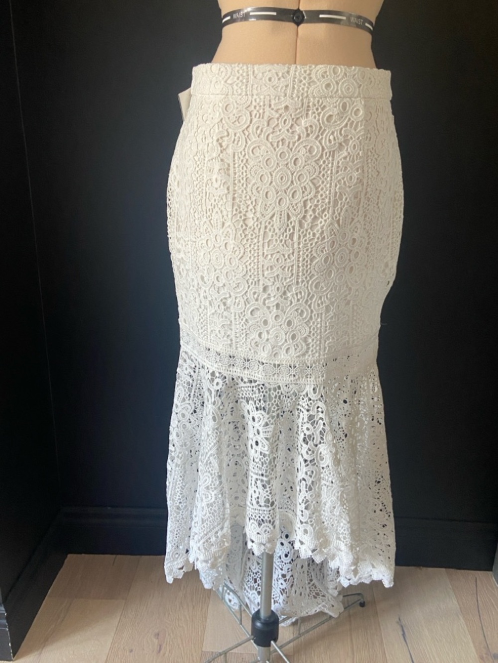 Two sisters Lace Mermaid Hem Women's Skirt - White